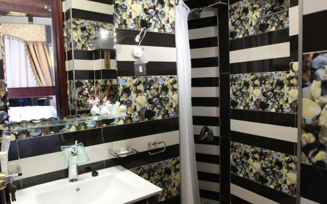 Roomi Suites Hotel