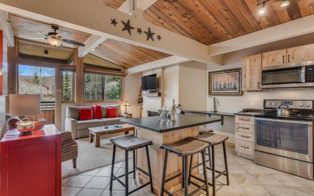 Laurelwood Condominiums Studio Premier Unit 309