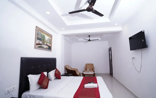 Hotel Moon Taj Near Yashobhoomi