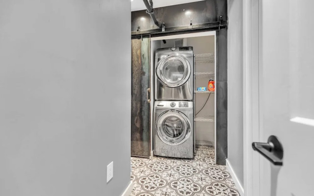 The Maverick, powered by Placemakr - River Walk