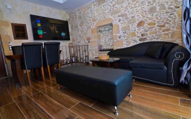 Heated Private Salt Pool, Spa, 4BD & 4BR