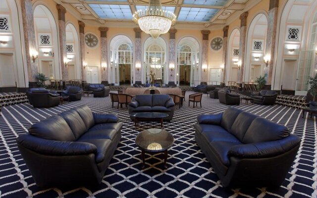 Adelphi Hotel