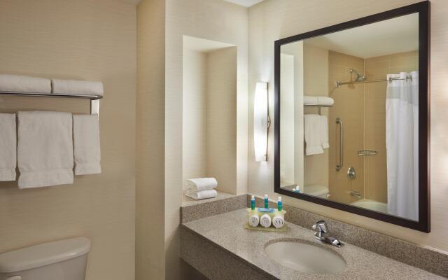 Holiday Inn Express & Suites Vaughan-Southwest