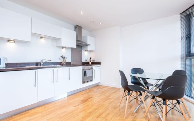 Amazing apartment with waterside views!