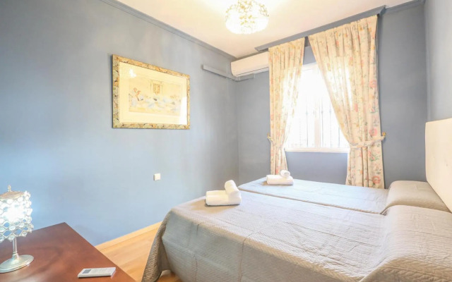 JUDERIA CENTER PREMIUM SUITES FREE Parking