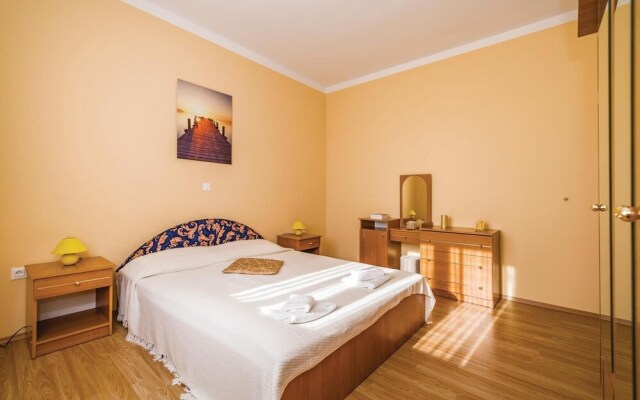 Stunning Home in Debeljak With Wifi and 6 Bedrooms