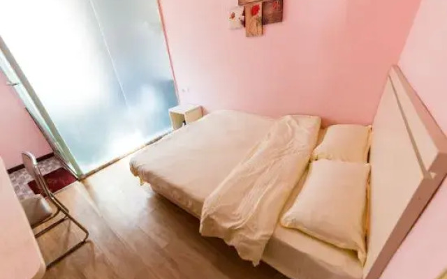 Nanchang Light Blue Homestay (Shuanggang Subway Station Branch)