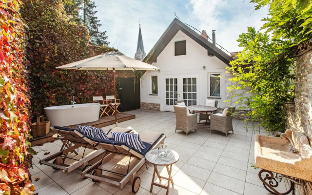 Lesar Hotel Angel