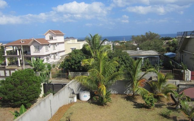 House With 4 Bedrooms in Flic en Flac, With Wonderful sea View and Enc