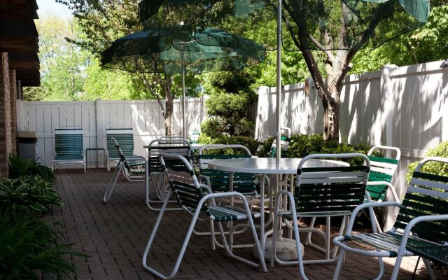Baymont Inn & Suites Midland
