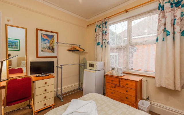 Ricky Road Guest House - Budget