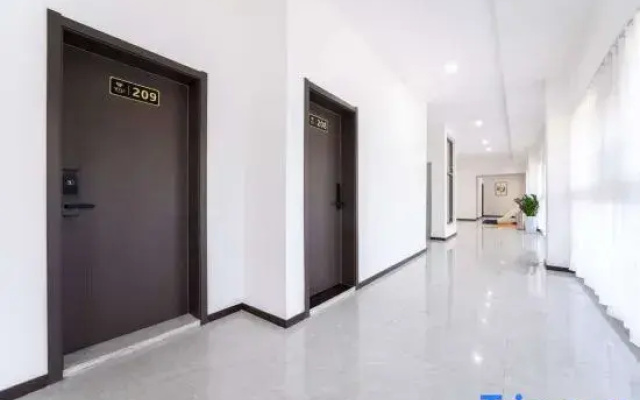 Left Bank Hotel (Qihe County Oulebao Marine Polar World)