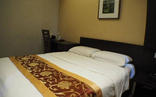 Broadway Hotel