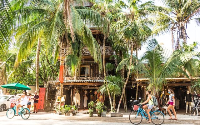 Hostel Bambu Gran Palas and Cenote