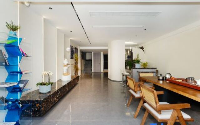 Clouds on Flower Room Designer Hotel