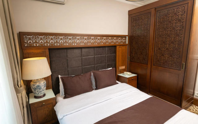 K Suites Hotel