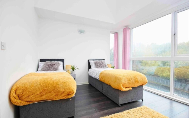 Dellehomes Remarkable 4-bed House in Manchester