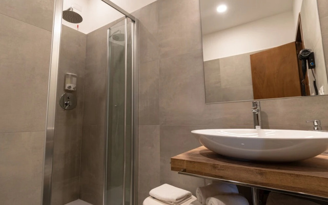 Emerald Apt City Center