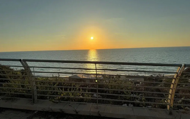 Prince Palace Netanya Central Beach