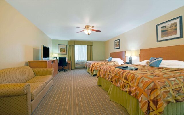 Super 8 by Wyndham Austin/Airport North