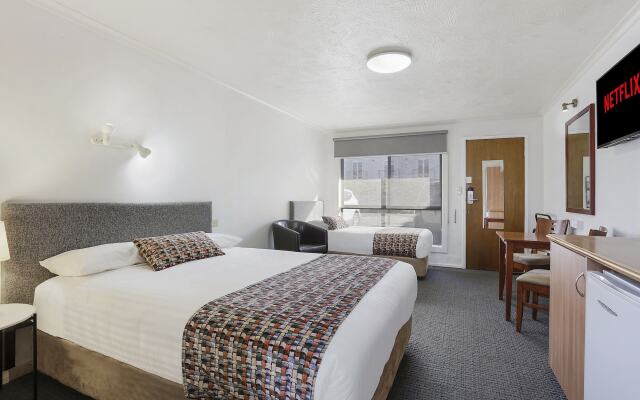 Waves Motel and Apartments