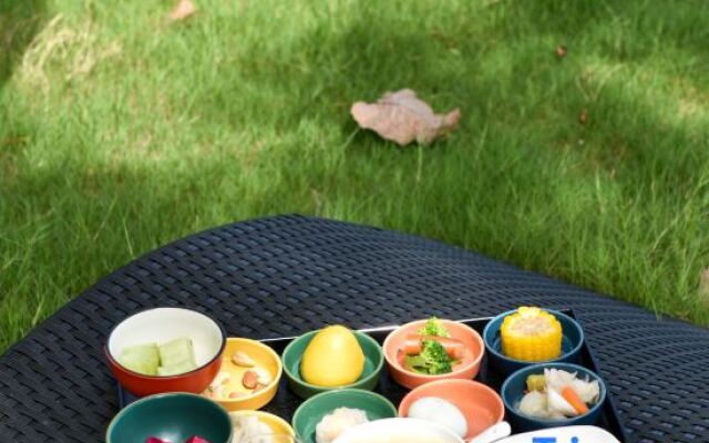 Liyang Nanshan Bamboo Sea Dreamland Art Hot Spring B&B