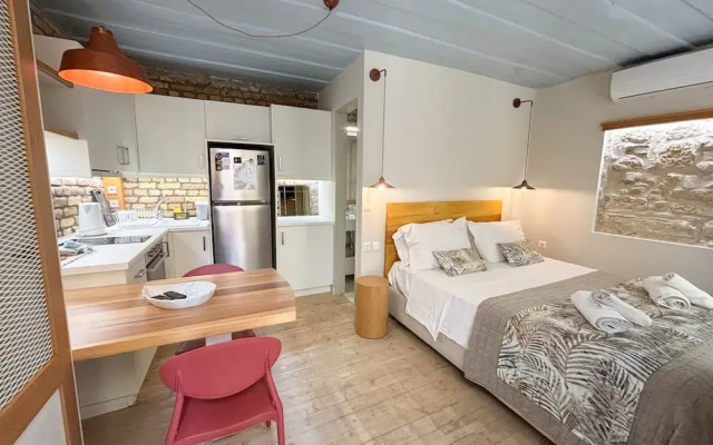 Kukuvayia s Nest-centre Old Town Corfu