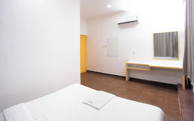 Stayz Inn near Marina Beach