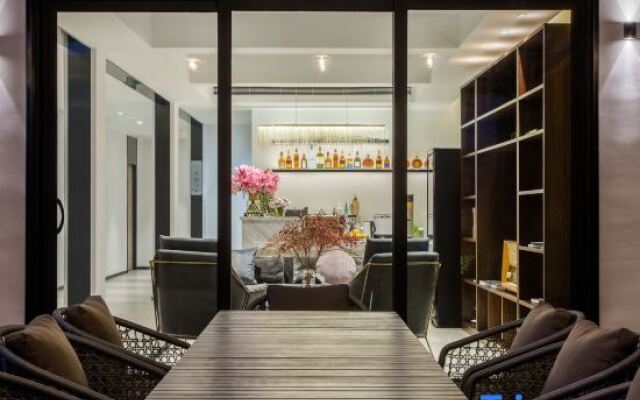 Sea view villa at the end of the field