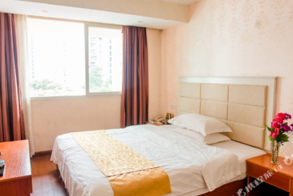 Rujia Huayi Hotel (Chongqing Wulong Railway Station Bus Terminal Branch)