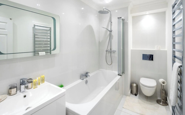 JOIVY 2-bed flat in West London