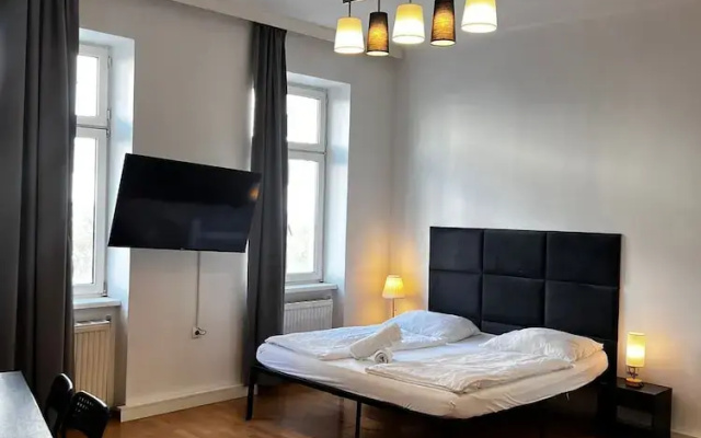 Pleasant 2BR Apt Near U6 Schöpfwerk
