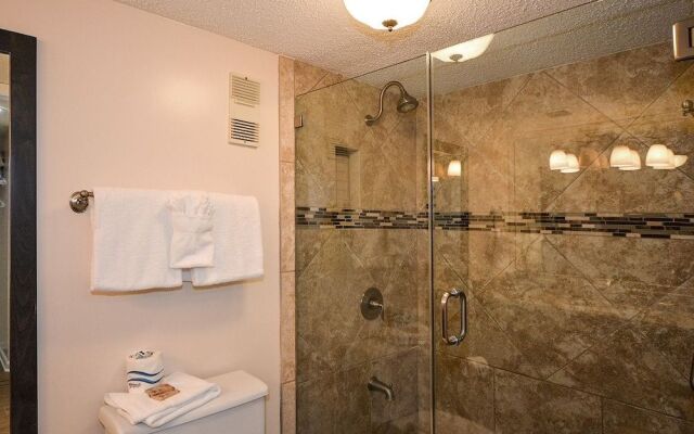 Shoreline 2054 Condo by RedAwning