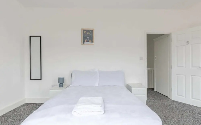 Spacious & Newly Renovated 4BD House East Ham!