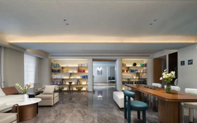 Atour Hotel Zhengzhou East Station East Plaza