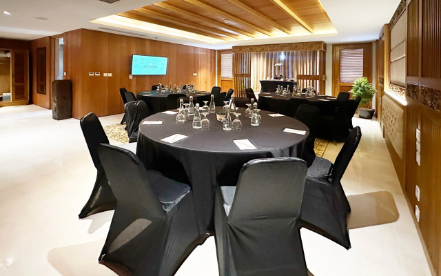 Swarga Suites Bali Berawa, Marclan Collection