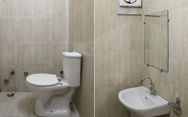 Fabhotel Maharoopa