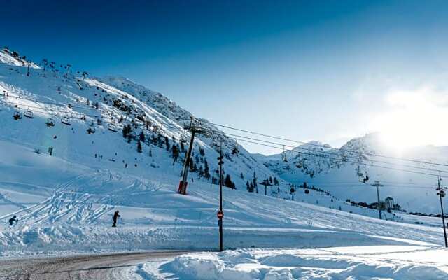Apex2100 International Ski Academy Tignes