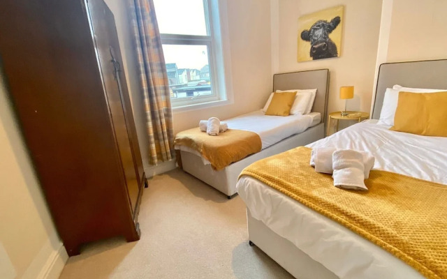 Blackpool Abode - Buttercup Suite