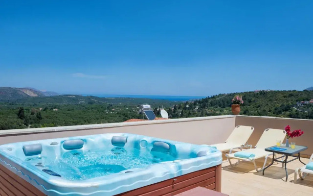 Cozy Holiday Home With Pool and Whirlpool in Maheri
