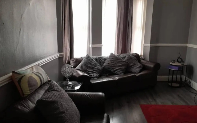 Large House Sleeps13 Close to lfc Stadium Anfield