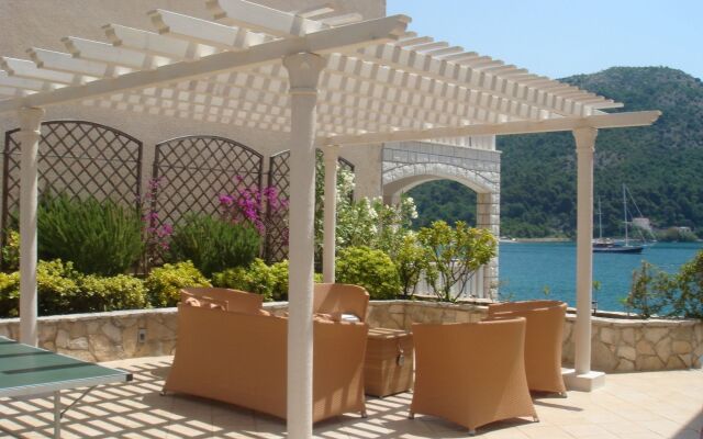 Villa Almadria Luxury Bed & Breakfast