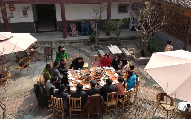 Zhangjiajie Base Youth Hostel