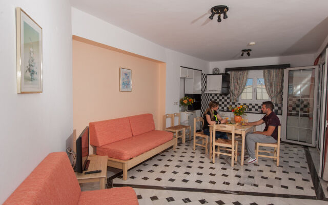 Sunrise Studios & Apartments