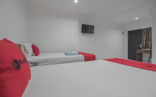 RedDoorz near Living Plaza Balikpapan