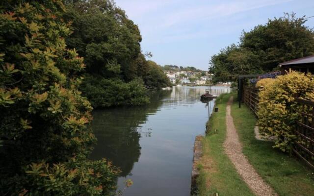 Spacious countryside 4 bedroom bungalow