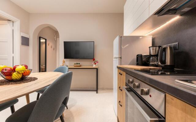 Rapanos Apartments