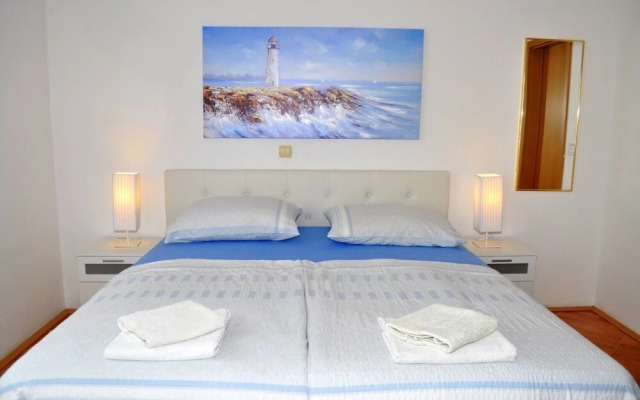 Ivi - big Parking and Courtyard - SA4