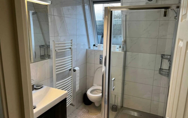 Cosy 3 Bedroom Apartment Next to the Emirates
