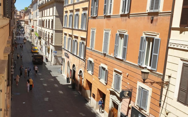 Spanish Steps bedroom